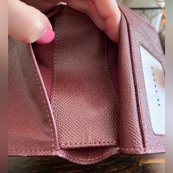 Coach Medium Corner Zip Wallet Pink w Card Saffiano Pebbled Leather w Gold NEW - Picture 7 of 8